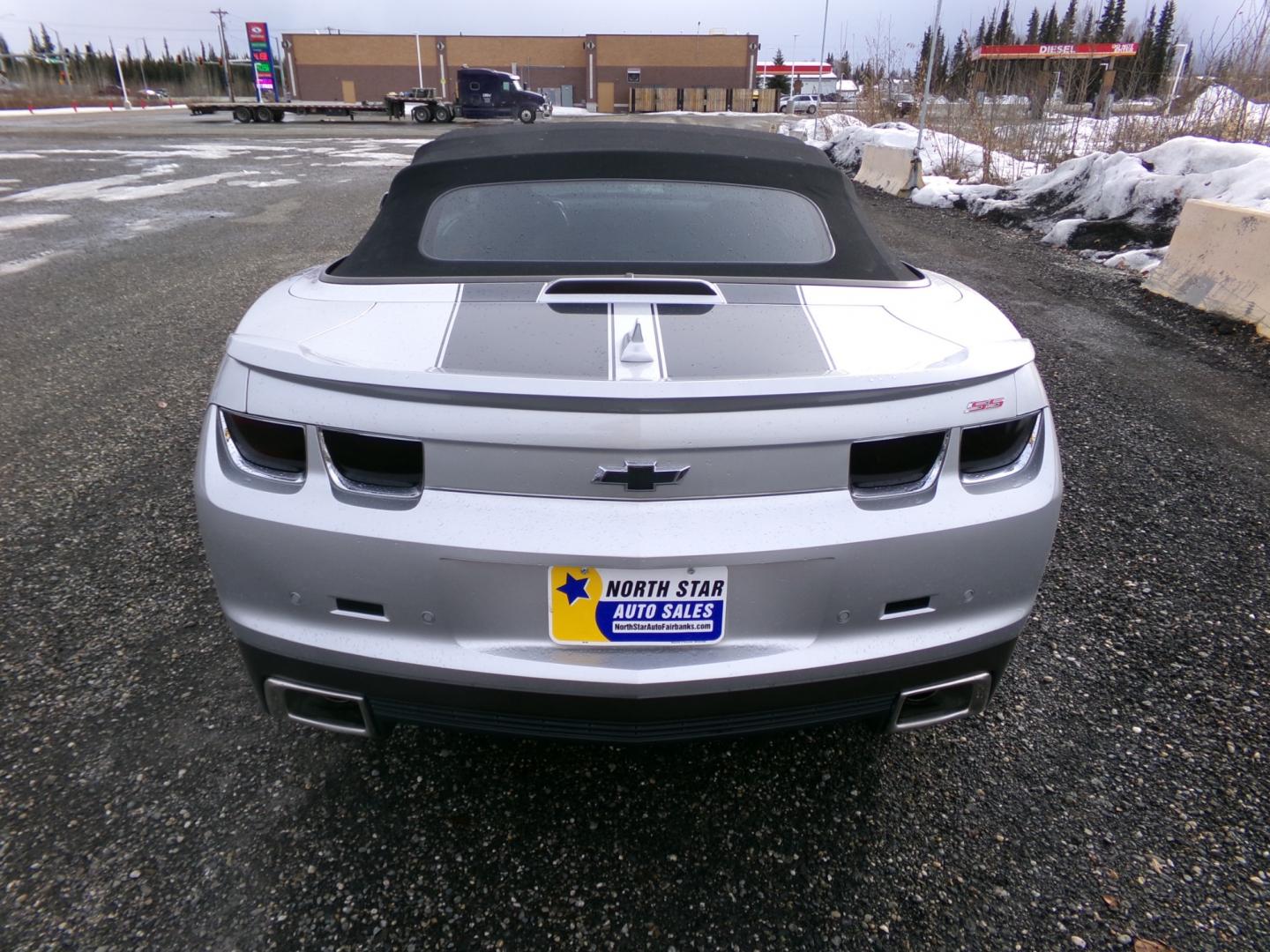 2011 Silver Chevrolet Camaro Convertible 2SS (2G1FT3DW0B9) with an 6.2L V8 OHV 16V engine, 6-Speed Manual transmission, located at 2630 Philips Field Rd., Fairbanks, AK, 99709, (907) 458-0593, 64.848068, -147.780609 - Photo#3